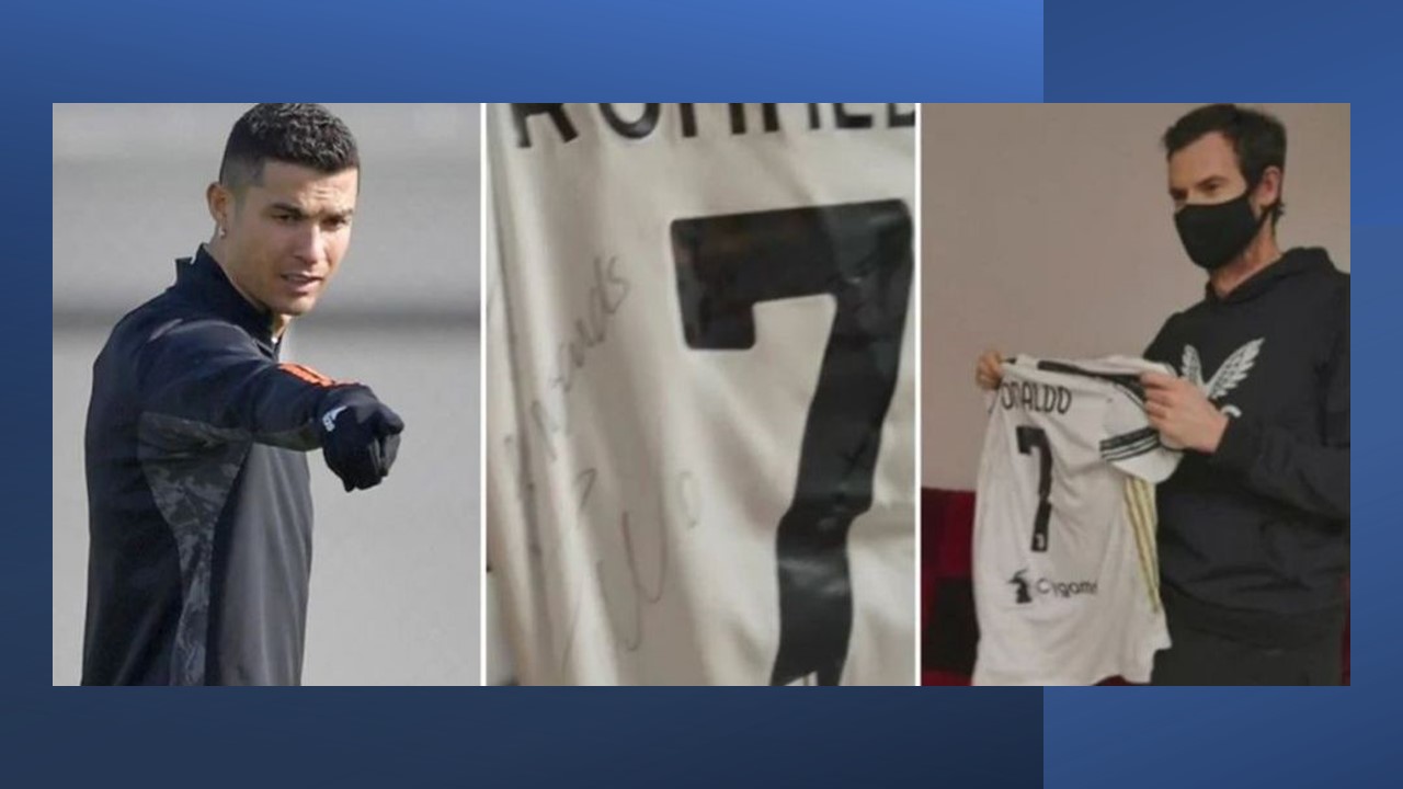Cristiano Ronaldo presents Andy Murray with a signed Juventus C7 shirt